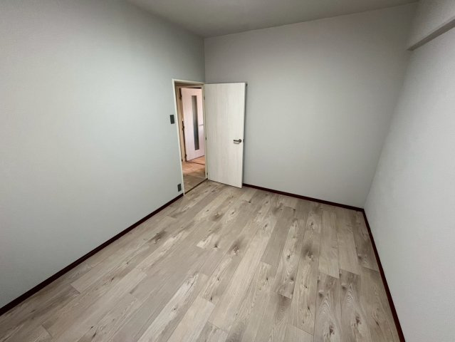 朝日プラザ西舞子の洋室|コンパクトで使いやすい洋室です
