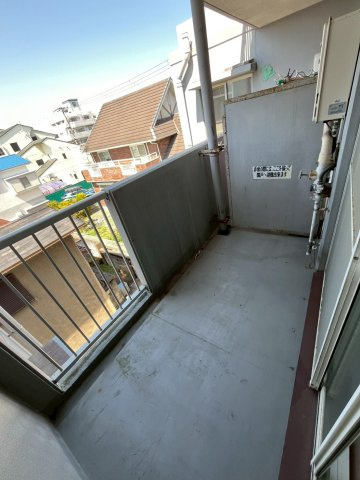 朝日プラザ西舞子のバルコニー|暖かな日差しのふりそそぐバルコニー