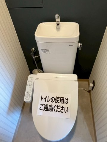 朝日プラザ西舞子のトイレ|落ち着いた色調のトイレです
