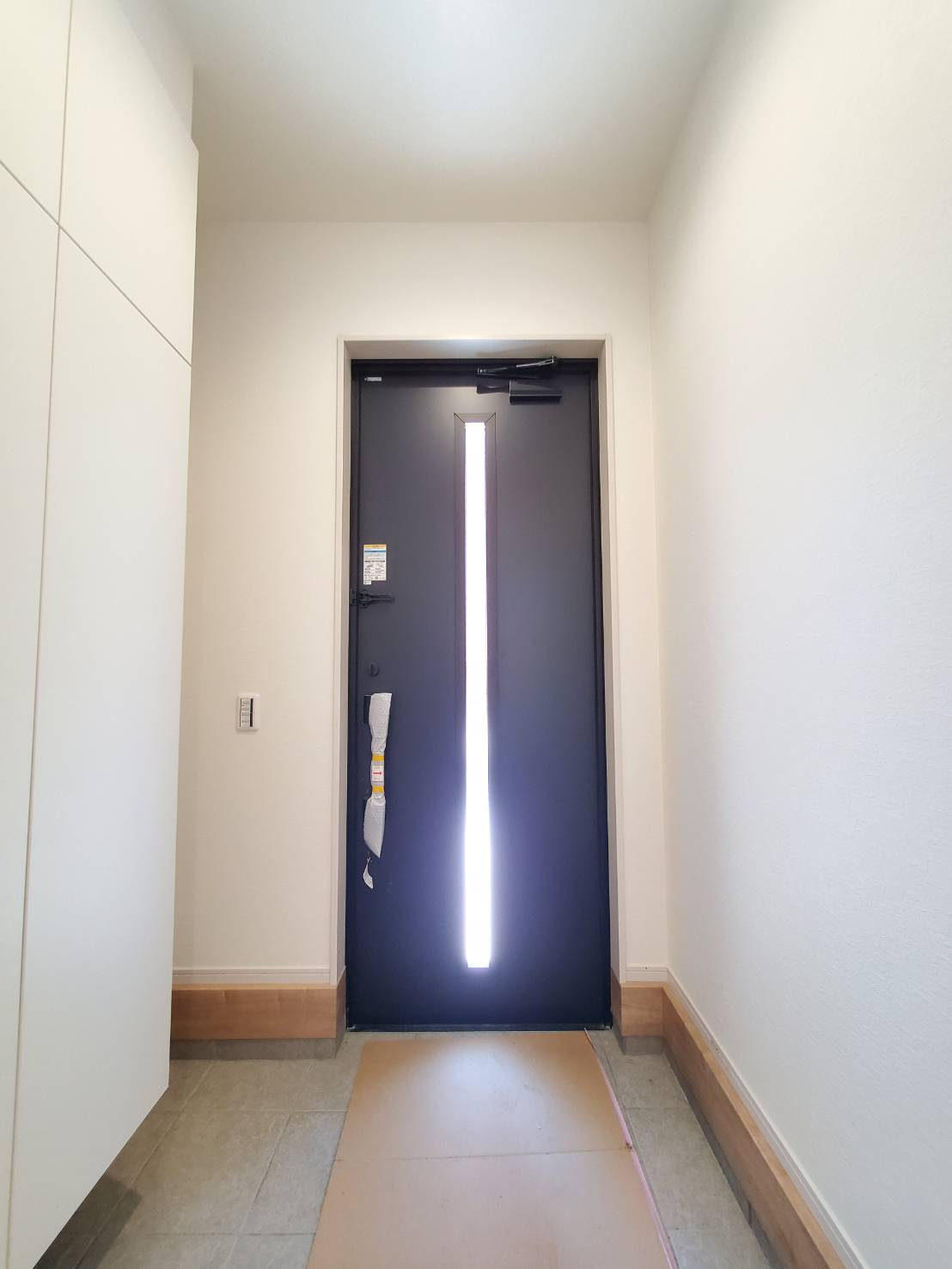 三郷市　新和2丁目　新築戸建　全1棟の玄関|落ち着いた玄関です