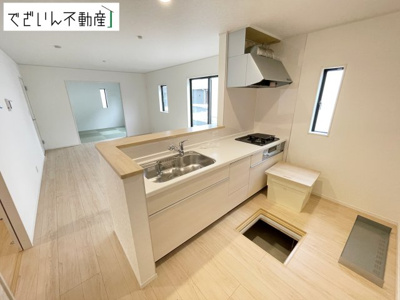 【キッチン】 | CRADLE GARDEN上里町黛 第1　新築住宅 | ご家族みんなで調理ができる位のスペースを実現したキッチン空間となっております。みんなで作った料理を召し上がりながらの会話は、自然と笑いが絶えない空間がそこに広がります。
現地(2026年9月撮影)