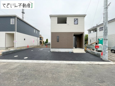【前面道路含む現地写真】 | CRADLE GARDEN上里町黛 第1　新築住宅 | ≪7号棟≫南向きの穏やかな佇まいが、家族の新しい日常を優しく包み込む。静かな街並みに、安心して子育てできる環境が整っています。
現地(2026年9月撮影)