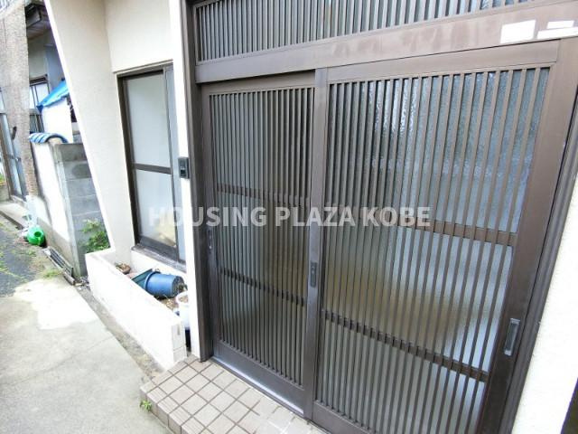 関守町２丁目貸家のエントランス