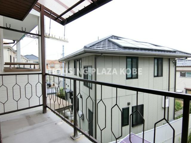 関守町２丁目貸家のバルコニー