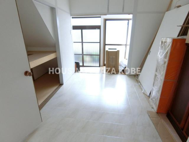 関守町２丁目貸家の居間・リビング