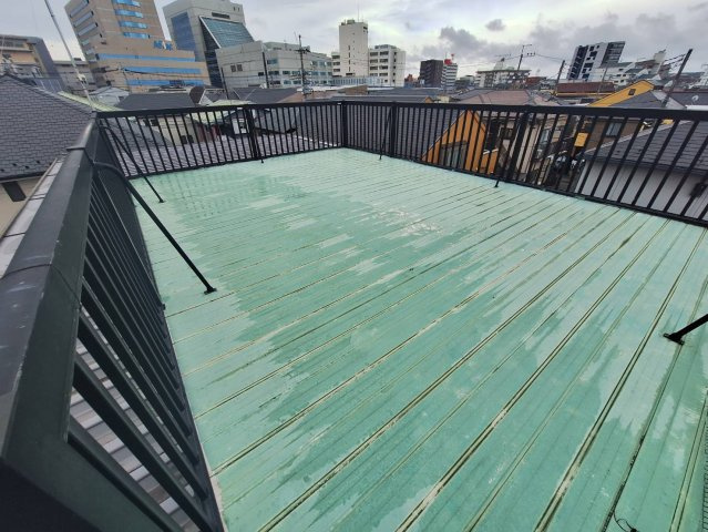 小島町二丁目貸家のバルコニー