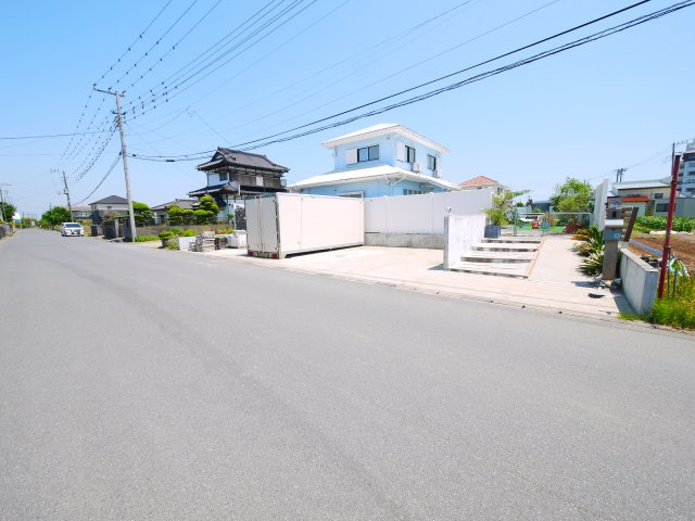 長生郡白子町中里　中古戸建の駐車場|内外装リフォーム令和6年12月敷地260坪民泊仕様履歴あり プールウッドデッキ付海まで徒歩約10分