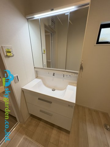 藤沢市辻堂太平台５期　新築戸建　全２棟２号棟の独立洗面台|朝の身支度には欠かせない独立洗面化粧台