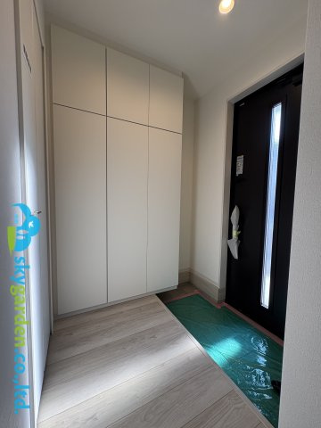 藤沢市辻堂太平台５期　新築戸建　全２棟２号棟の玄関|玄関ホールの様子