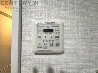 暖房機能があるため、冬場でも温かい浴室で入浴でき、乾燥機能があるため、水気を素早く取り除けます。また、換気機能があるため、湿気を素早く排出してカビや雑菌の発生を防ぐことができます。
