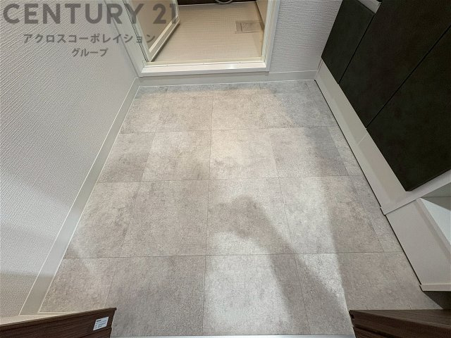 衣服の収納や脱ぎ着や整理整頓がしやすく、湿った衣類を乾燥させるスペースがありカビや臭いの発生を防ぎます。床の汚れを他の部屋に持ち込まず清潔を保つことができます。また快適な入浴環境の整備にも役立ちます。