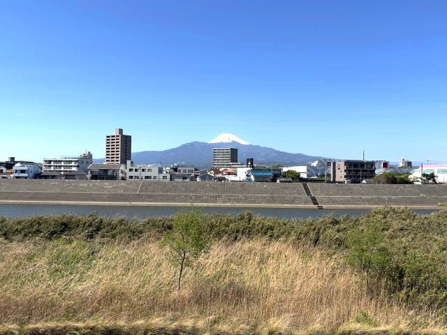 売土地　沼津市中原町のその他|前面道路から富士山を望むことができる立地です
