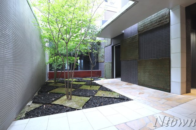 【エントランス】 | HANANOKI RISE | 建物の内部です