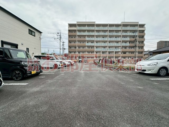 グランシャリオ宮ノ陣の駐車場|駐車場に車を止められます