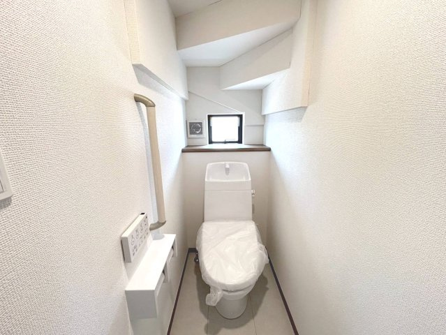【商談中】ハートフルタウン　一宮市萩原町高松　全3区画分譲のトイレ|超表面平滑加工とイオンパワーの「セフィオンテクト」加工で、汚れが付きにくく落ちやすい仕様です。