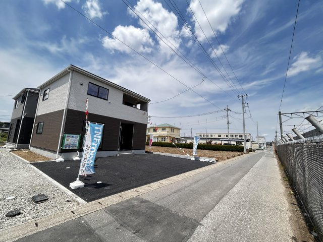 【Cradle garden】小山市喜沢 第8 全3棟の居間・リビング|〇1号棟・18.8帖リビング〇
光が隅々まで届く開放的なリビング♪
お子様の遊び場やワークスペースを設けても圧迫感がなく、多目的に使える贅沢なゆとりを叶えました☆
※2026年5月撮影