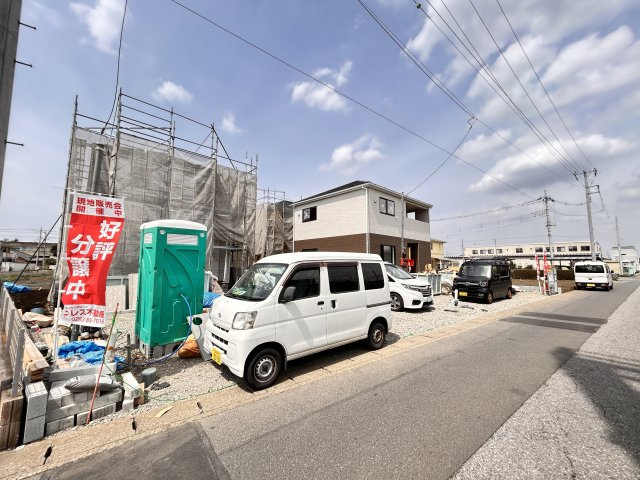【Cradle garden】小山市喜沢 第8 全3棟の前面道路含む現地写真|〇分譲地〇
建築中の工程を確認できるのがは今ならではのメリットです。
周辺環境を含め、今からチェックがおすすめです。
先ずはお気軽にお問合せください！
※2026年4月撮影