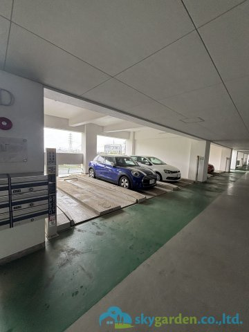 コートヒルズ湘南日向岡の駐車場