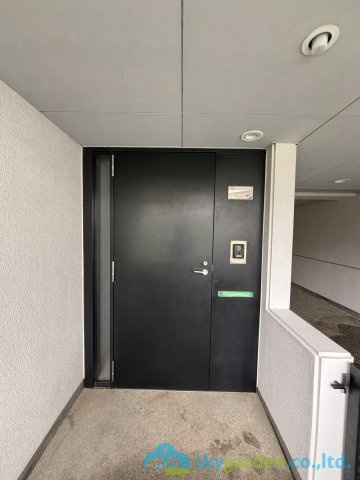 コートヒルズ湘南日向岡の玄関