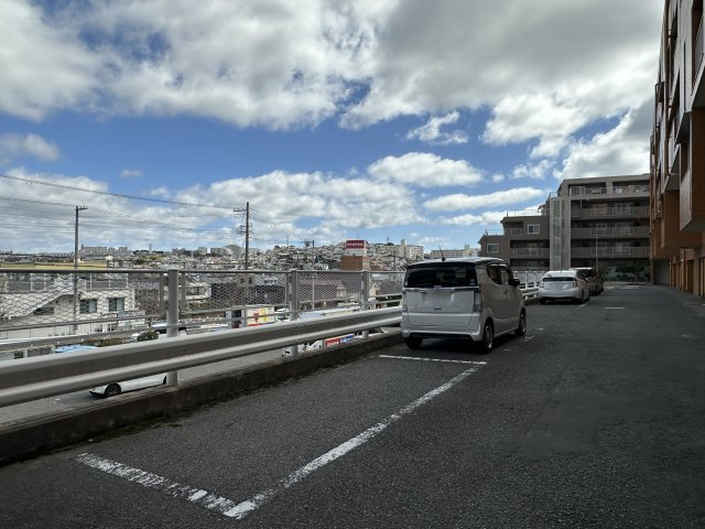 ロイヤルコーポ朝霧の外観