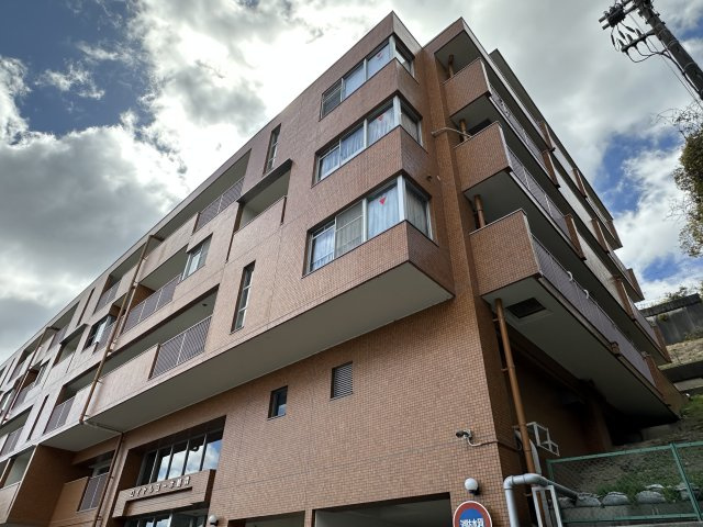 ロイヤルコーポ朝霧の外観