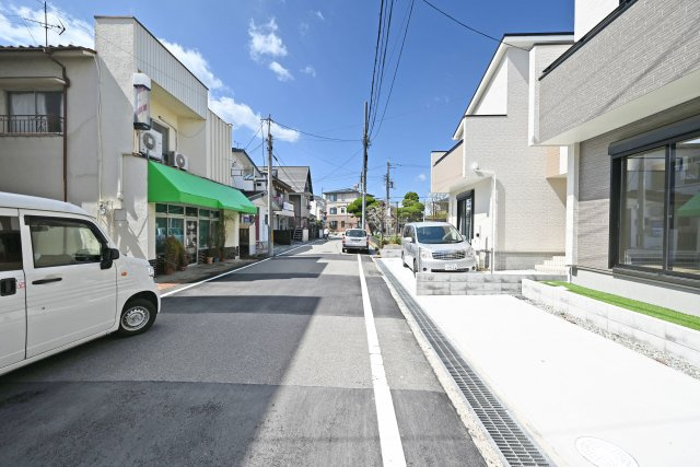 ハートフルタウン昆陽泉町4丁目新築一戸建て│南向き3LDK+駐車駐輪の前面道路含む現地写真|前面道路幅は南側に約6.7ｍです。