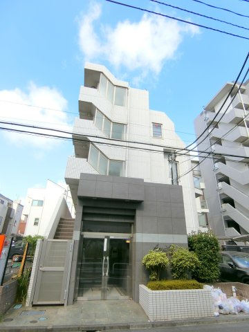 Amavel羽田空港の外観|2008年1月築　RC鉄筋コンクリート造地上5階建て1R～1DK総戸数28戸
東京都大田区萩中2丁目　京急空港線糀谷駅徒歩6分