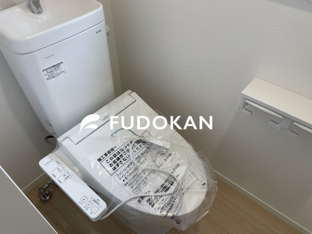 山形市松波第4【新築建売】のトイレ|節水タイプのトイレは水道代の節約に繋がります。