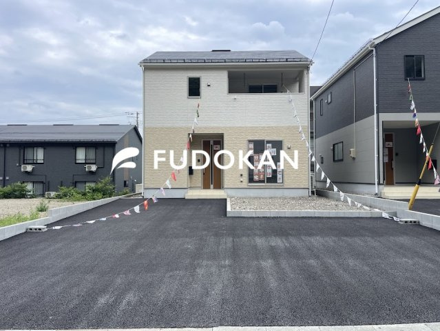山形市松波第4【新築建売】の駐車場|駐車場も広々ですね♪早期予約受付中です！