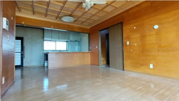 熊谷市上川上　中古住宅（土地68坪超！建物39坪超！）の居間・リビング