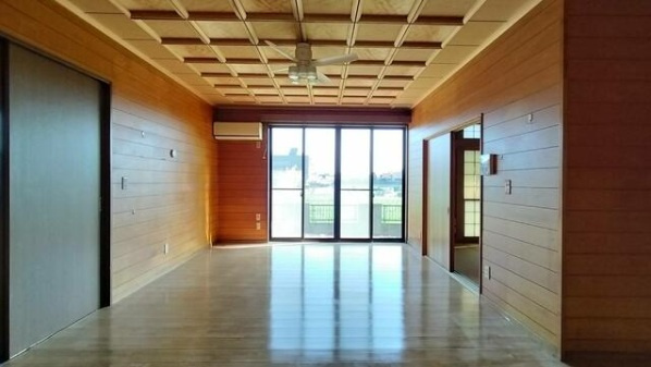 熊谷市上川上　中古住宅（土地68坪超！建物39坪超！）の居間・リビング