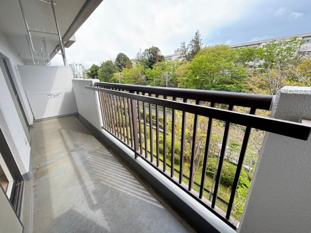 南向きで陽当たりの良いお部屋位置です。