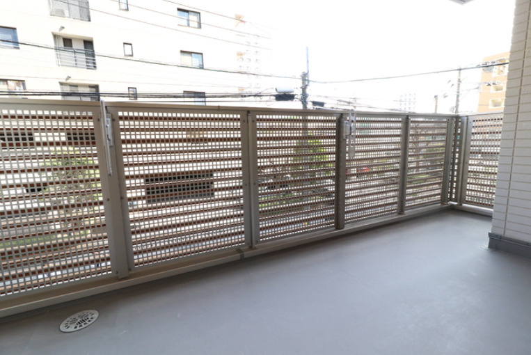 PREMILIFE新町のバルコニー