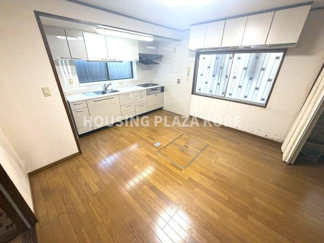 駒ヶ林町２丁目貸家の居間・リビング