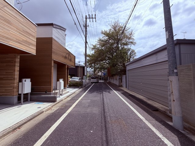 【前面道路含む現地写真】 | 杉並区下井草３丁目　新築戸建て　１号棟 | 落ち着いた住宅街でゆったり過ごせる住環境になります