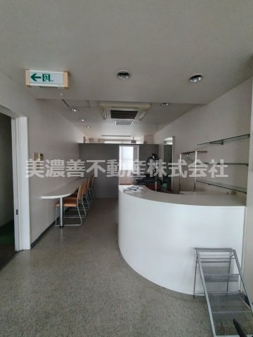 ６６８２４　岐阜市野一色店舗・事務所の受付|2階