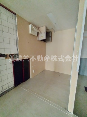 ６６８２４　岐阜市野一色店舗・事務所の内装|1階