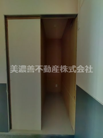 ６６８２４　岐阜市野一色店舗・事務所の内装|1階
