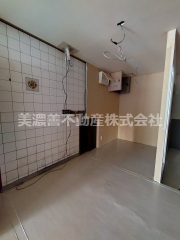 ６６８２４　岐阜市野一色店舗・事務所の内装|1階