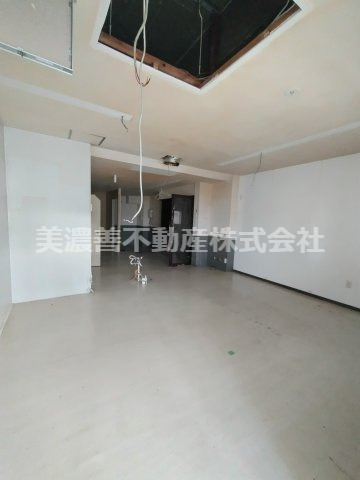 ６６８２４　岐阜市野一色店舗・事務所の内装|1階
