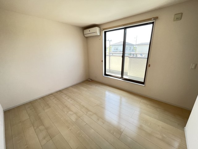 藤岡市小林　中古2100の洋室