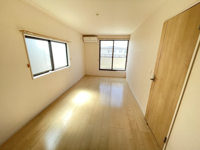 藤岡市小林　中古2100の洋室