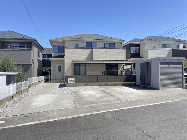 藤岡市小林　中古2100の前面道路含む現地写真