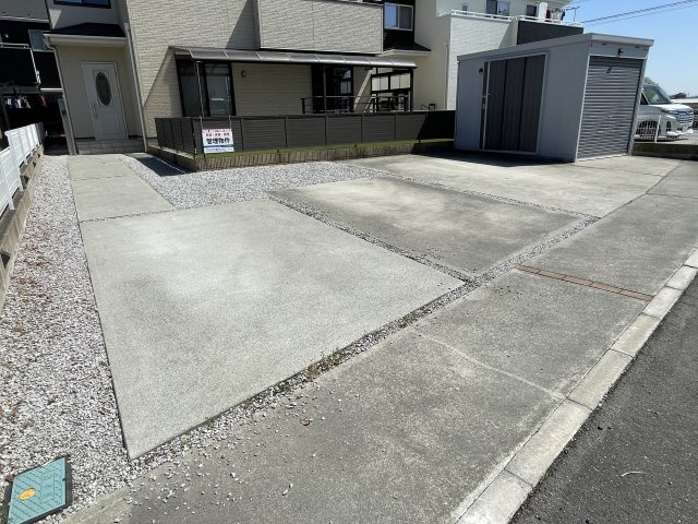 藤岡市小林　中古2100の駐車場
