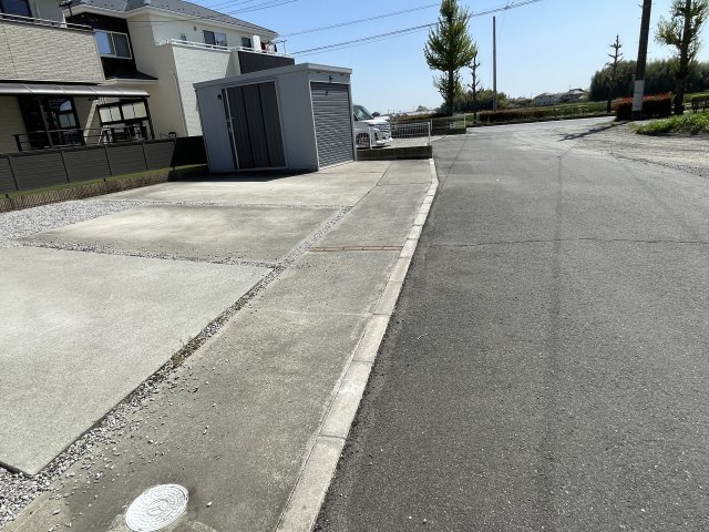 藤岡市小林　中古2100の駐車場