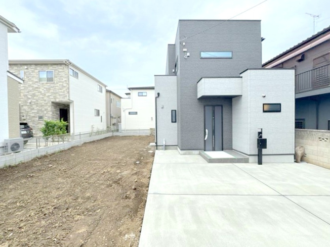 【外観】 | 川越市岸町2丁目　新築一戸建住宅　全1棟　(ふじみ野店) | 約79坪の広々とした土地です！お子様とプール遊び、ガーデニングや家庭菜園などの趣味もゆったり楽しむことができます。