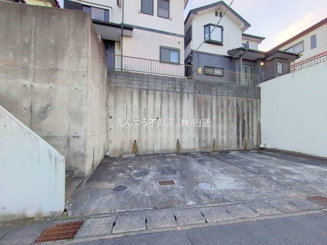 長坂町南山　フルリフォームの駐車場