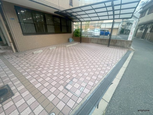 リバティ堀内の駐車場
