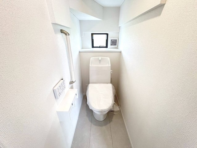 ハートフルタウン　一宮市萩原町高松　全3区画分譲のトイレ|超表面平滑加工とイオンパワーの「セフィオンテクト」加工で、汚れが付きにくく落ちやすい仕様です。