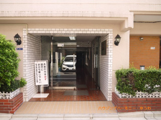 【エントランス】 | 住まいの顔にふさわしい落ち着いた迎賓空間